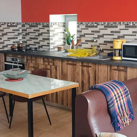 Maison Chaleureuse Boisne-la Tude 50 M², Jardin